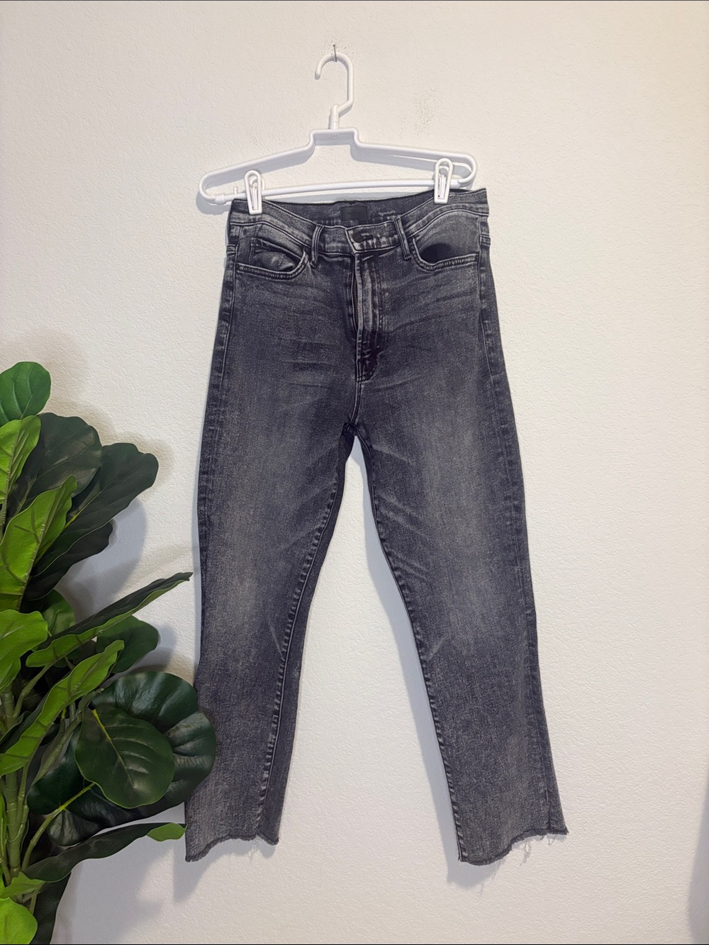 MOTHER High Waisted Rascal Ankle Snippet Jeans size 32 washed black